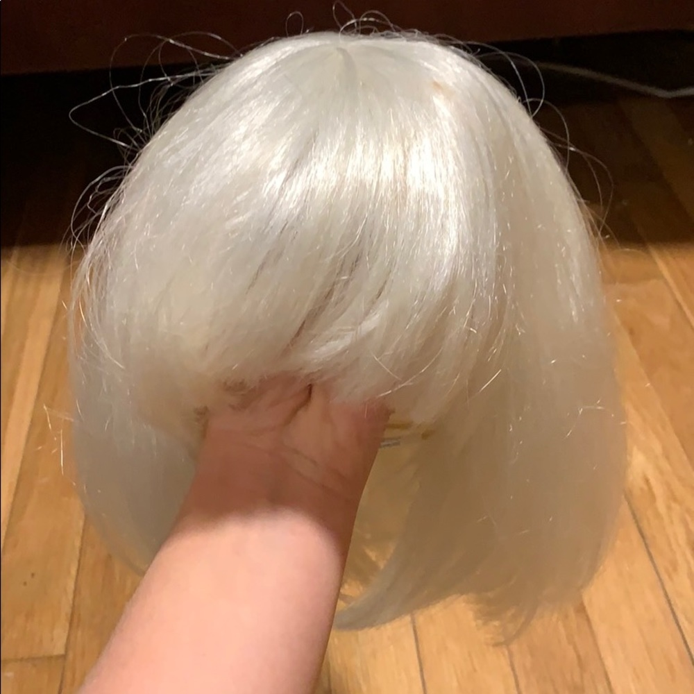 White wig